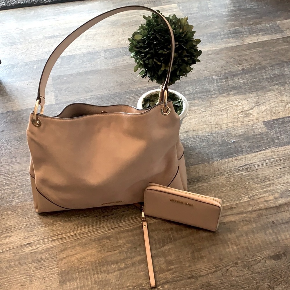 Michael Kors Brooklyn Large Shoulder Bag